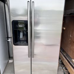 33 Maytag Stainless Steel Refrigerator Side By Side DELIVERY AVAILABLE 🚚