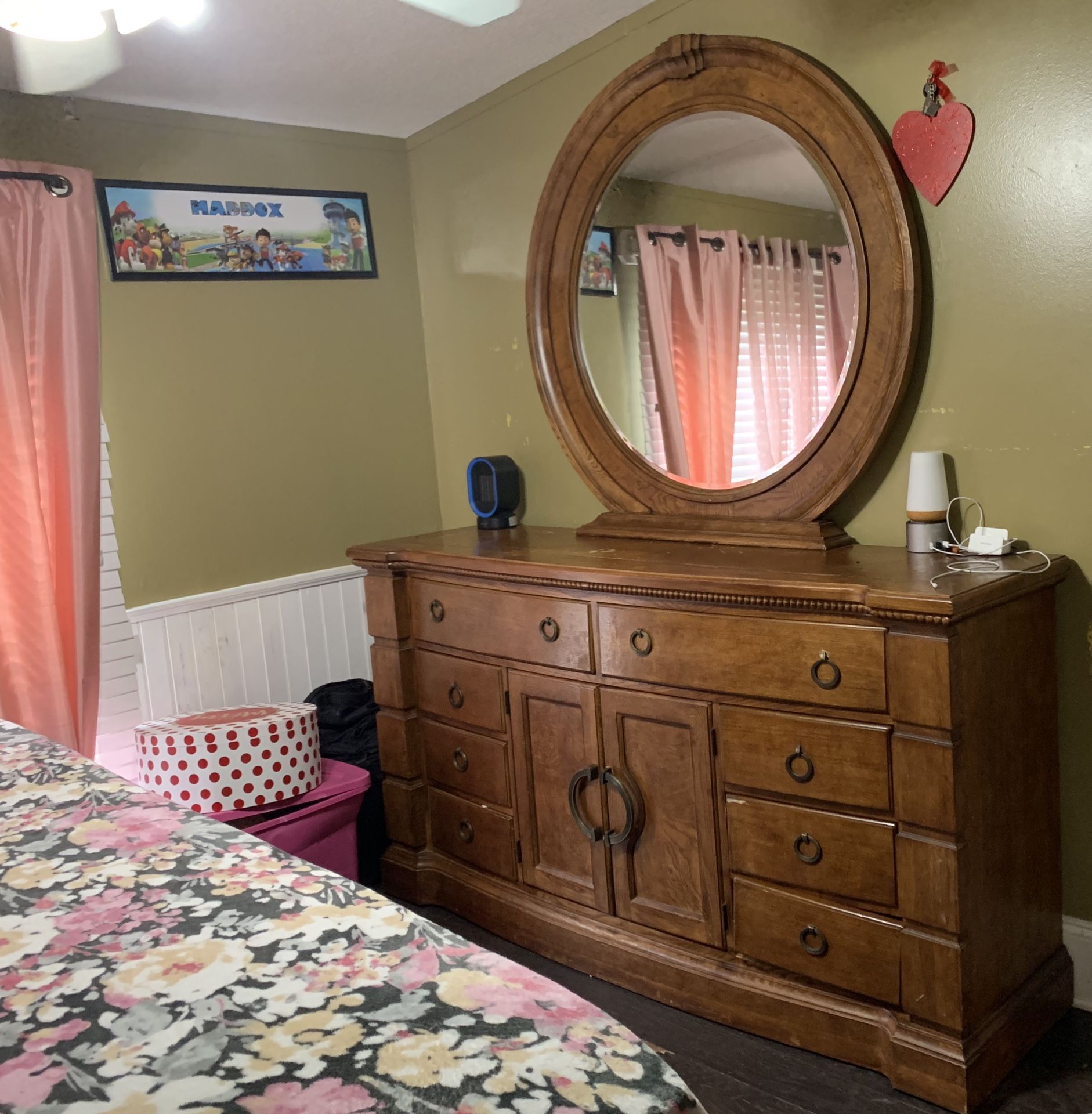 Real wood heavy dresser with/mirror