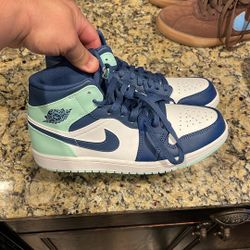 Jordan 1 Mid  New Sz8M/9.5W