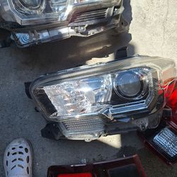 Toyota Tacoma Trd Sport 4x4 2019 Headlights And Taillights