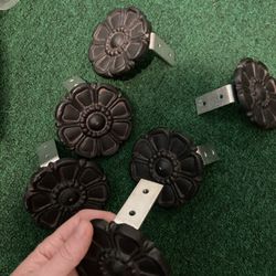 6 cast iron brackets 