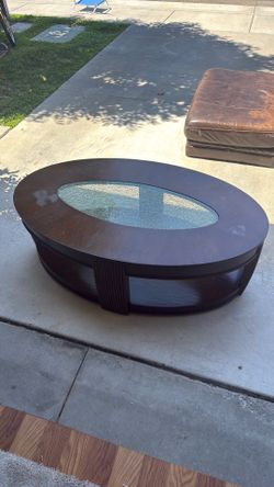 Coffee table with glass insert