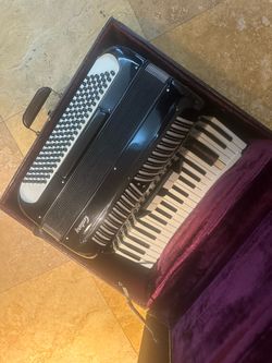 Vintage Century 120-Bass Piano Accordion w/ Hard Case