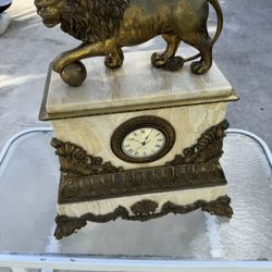Antique Lion Mantel Clock – Brass & Marble Design