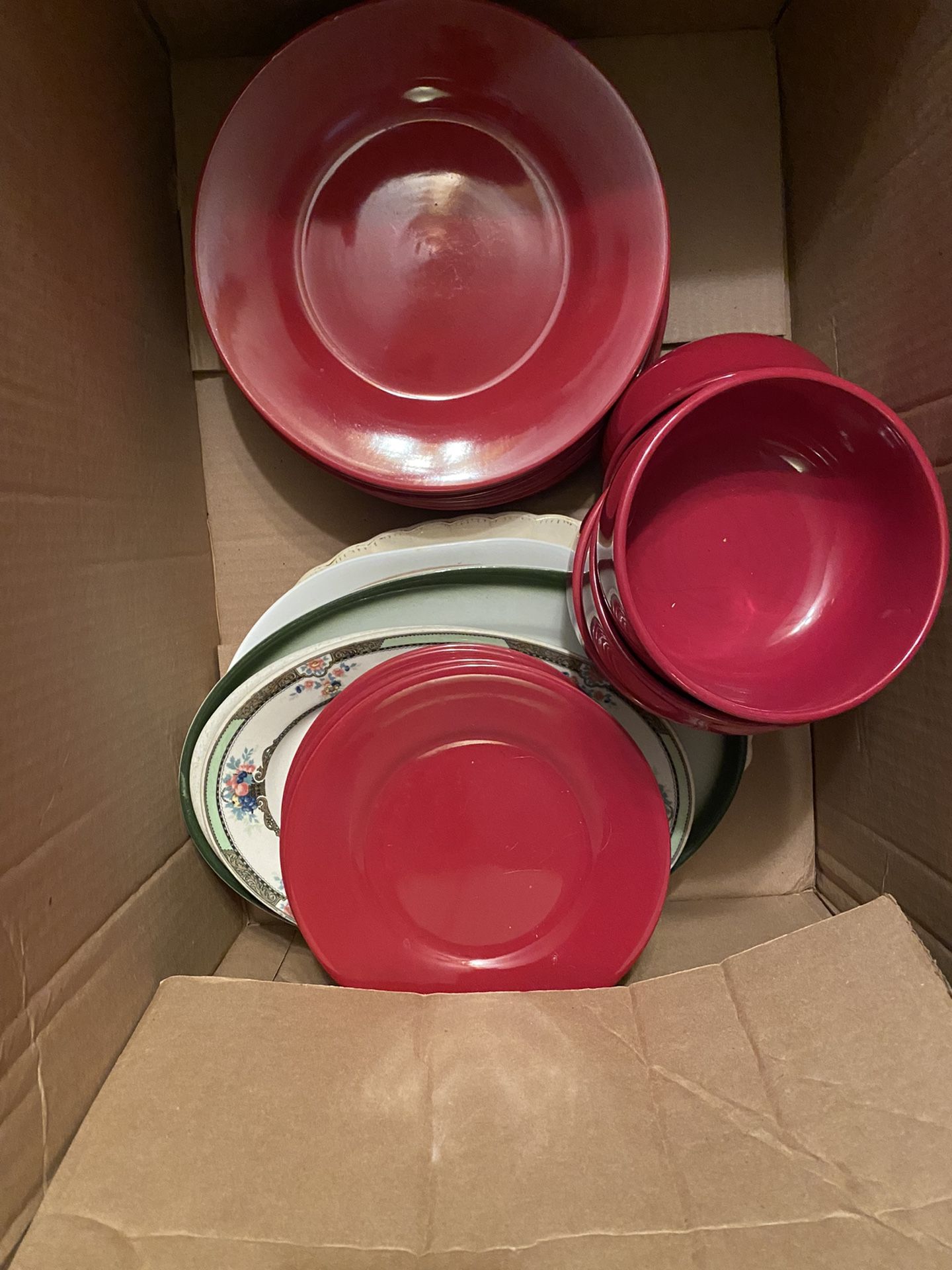Red dish set