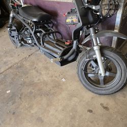 Stretched Ice Bear Maddog 150cc Scooter, GY-6 , Automatic CVT, Electric start (Honda Ruckus Clone)