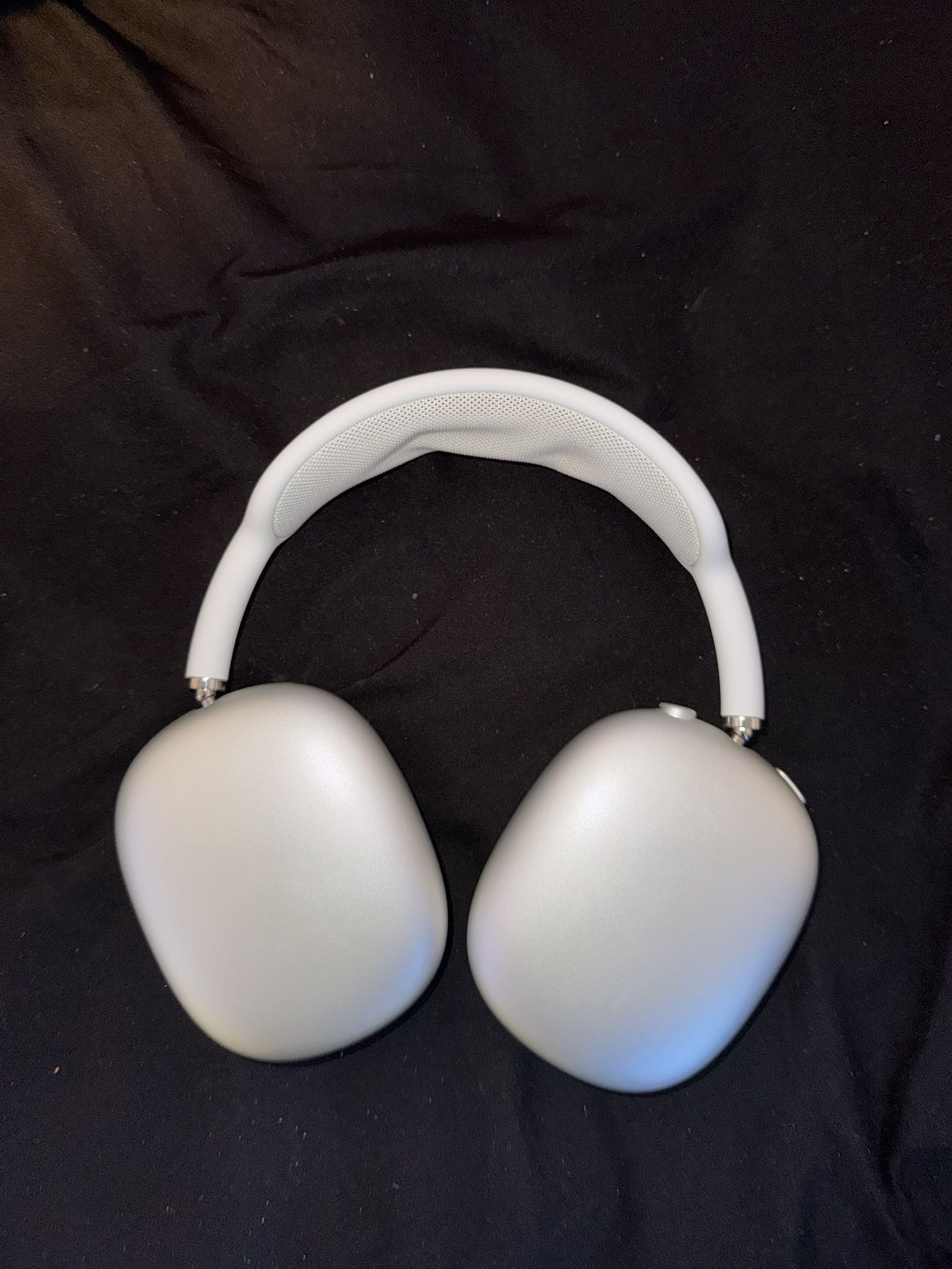 White Apple AirPod Max