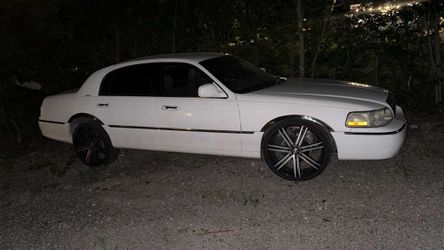 2003 Lincoln Town Car