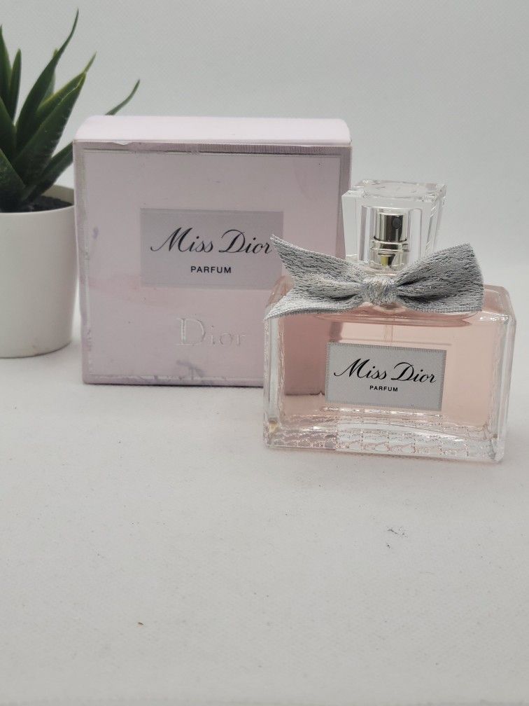 DIOR
Miss Dior Parfum
1.7 fl