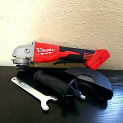 MILWAUKEE M18 FUEL 4 1/2  5" ANGLE GRINDER 