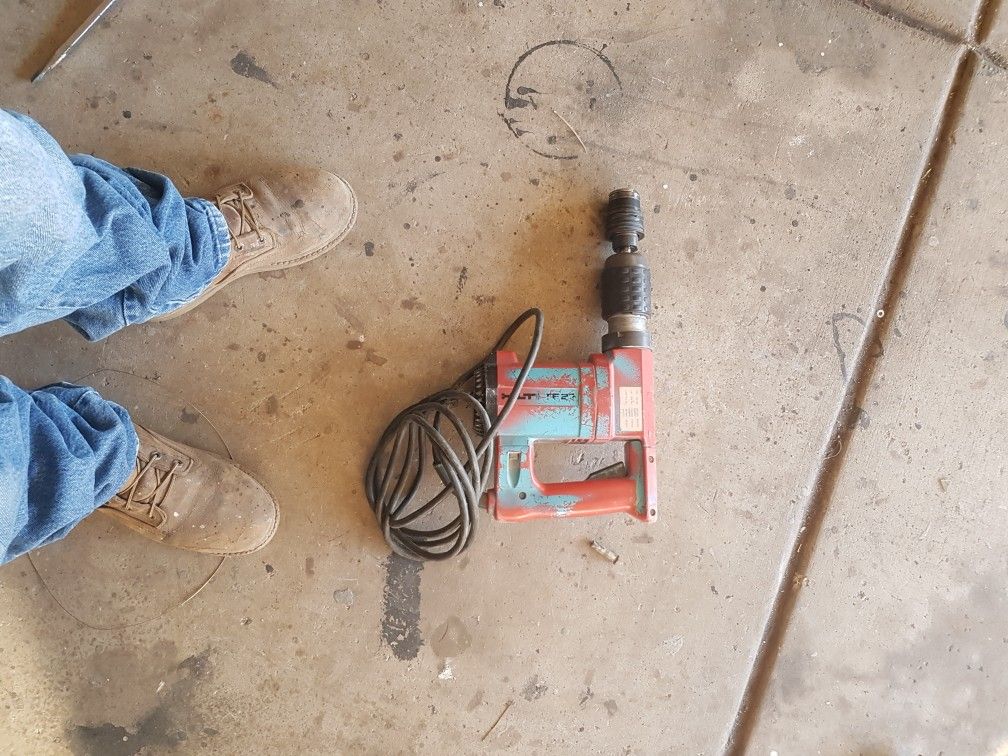 HILTI TE22 ROTARY HAMMER