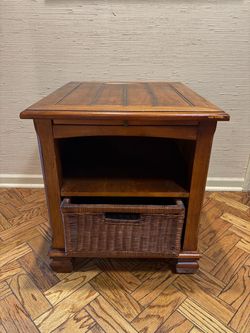 Wood End Table / Nightstand with Pull-Out Tray and Wicker Basket