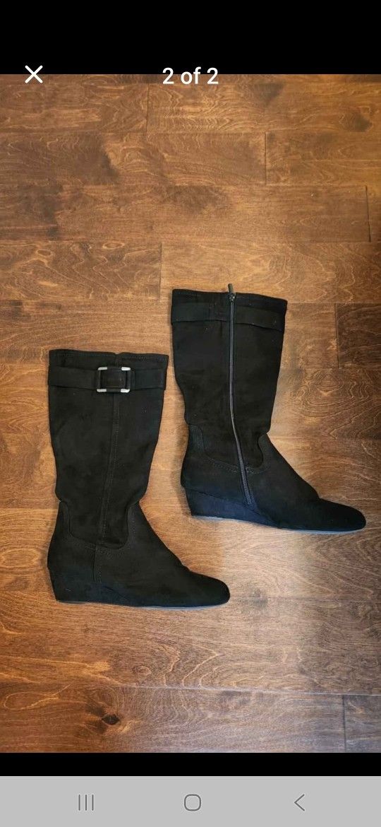 Beautiful Ladies Boots Size 10