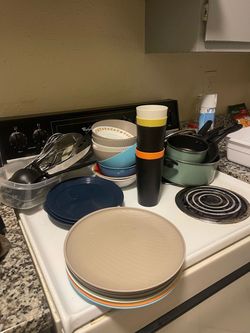 Mixed Kitchen Cookware and Dishware Set