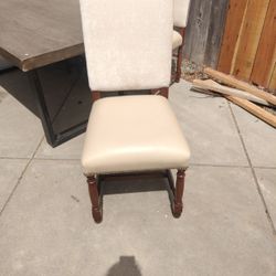 Dinning Table With 8 Clean ,Nice, Chairs