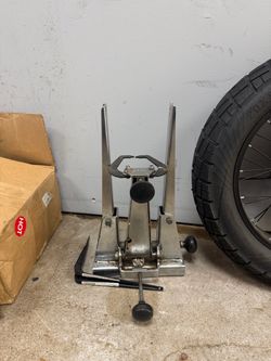 Bicycle true stand