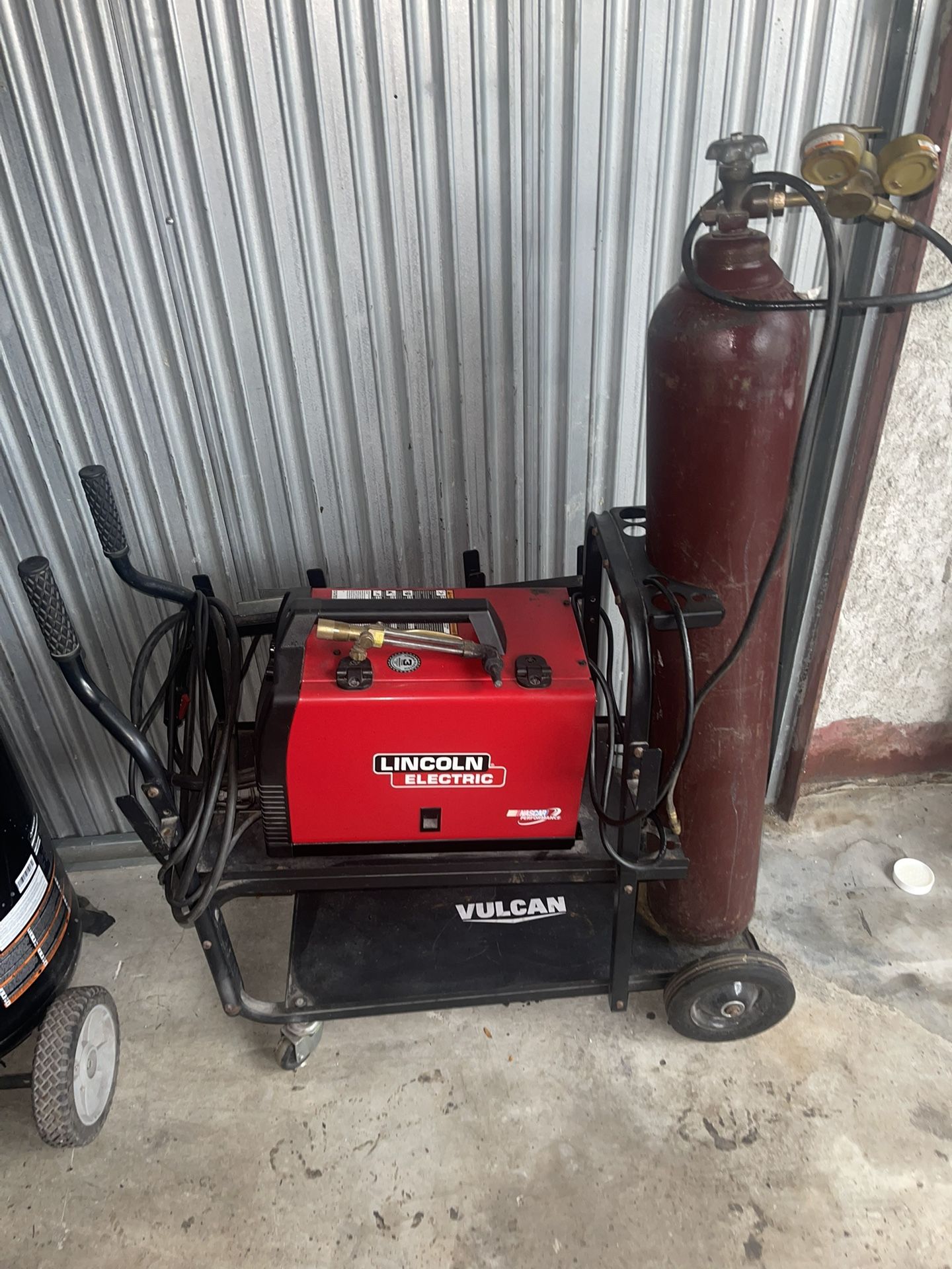 Lincoln Electric Weld-Pak 140HD MIG Welder + Gas Tank + Cart β Ready to Use