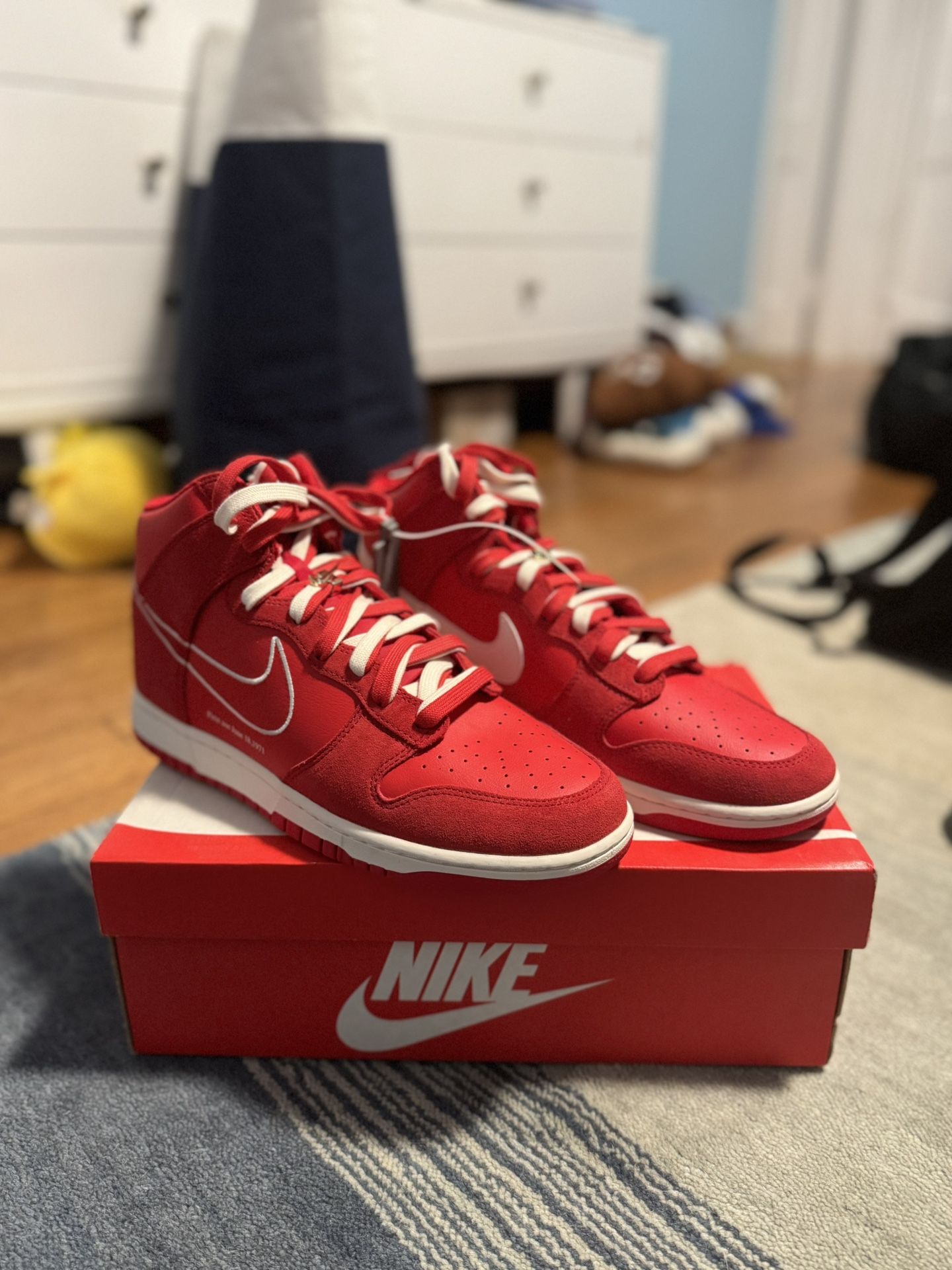 Nike Dunk High ‘First Use Red’ - Uni Red/Sail