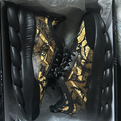 Versace chain reaction