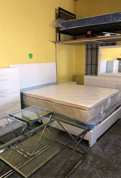 Bedroom set