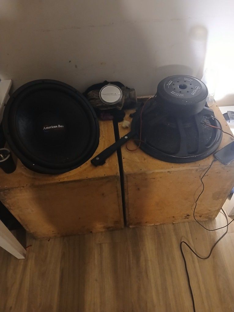American Bass HD18D2 18" Heavy Duty Subwoofer.