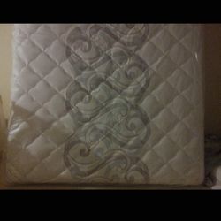 Queen mattress and box springs new can deliver