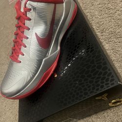 Kobe 5 Caitlin clerk