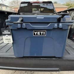 Navy Blue Yeti Tundra 