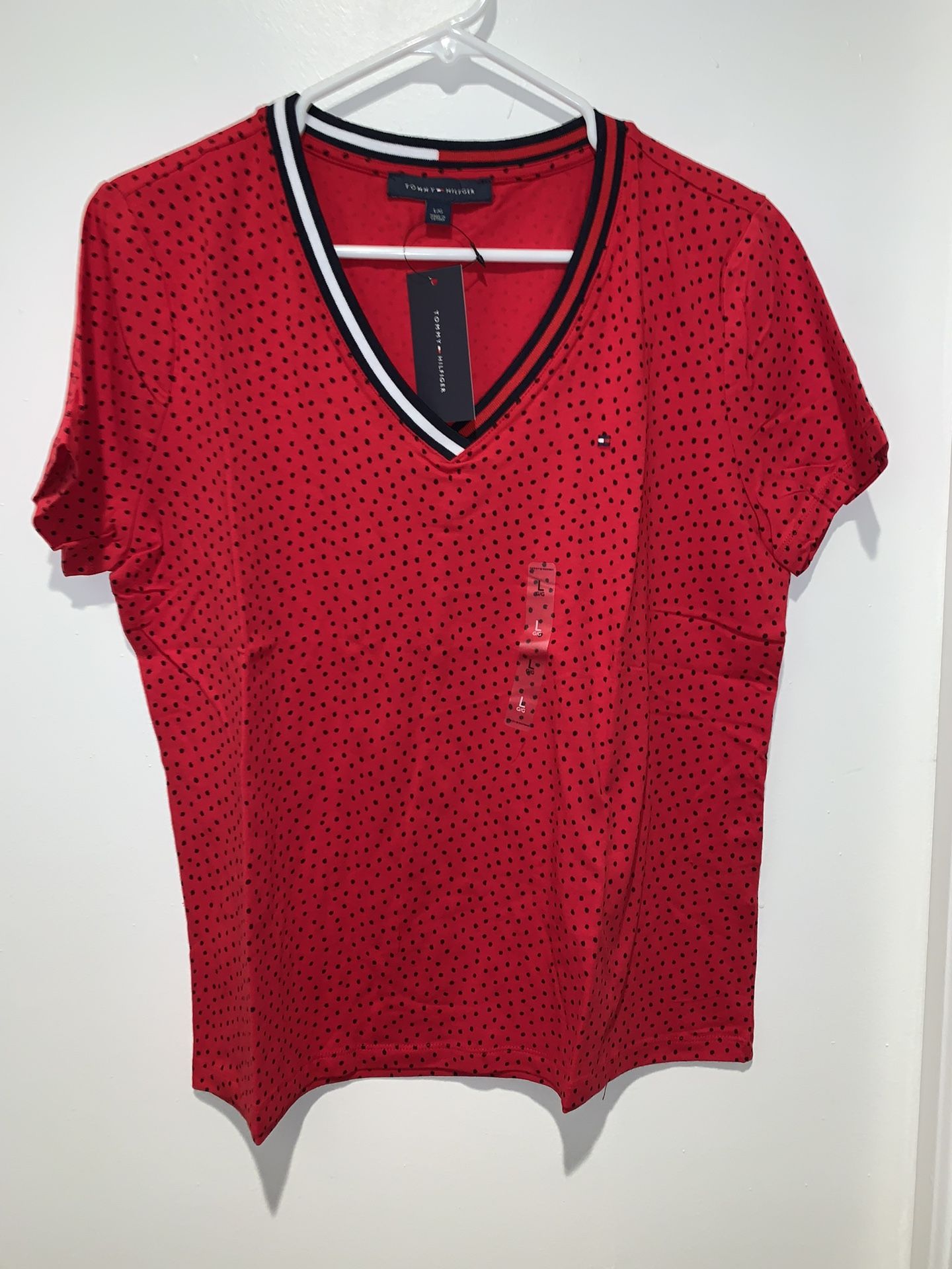 NWT TOMMY HILFIGER VNECK SCARLET POLKA DOT T-SHIRT