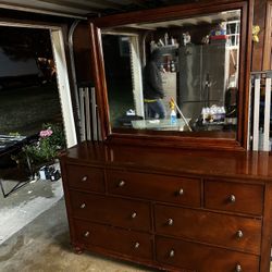 Dresser With Mirror 