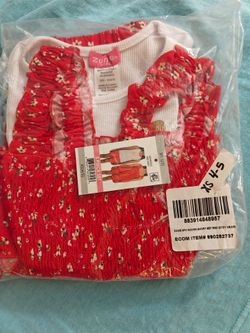 Girls 3-piece short set in the color Red, Size 4/5 extra small, New