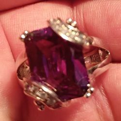 925.Silver Amethyst with Diamond Chips Ring 