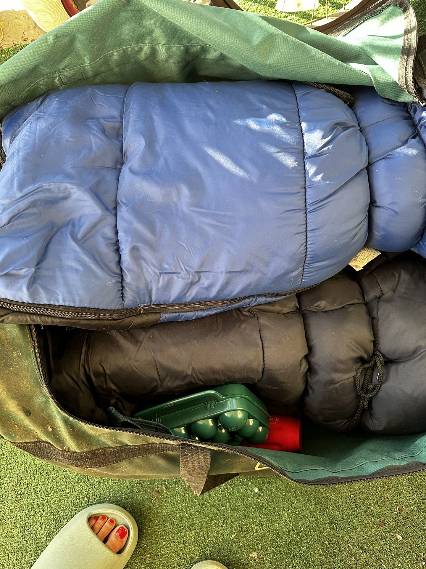 Coleman Tent With 2 Sleeping Bags 