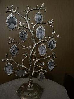 Family Tree Photo Hanger 10$
