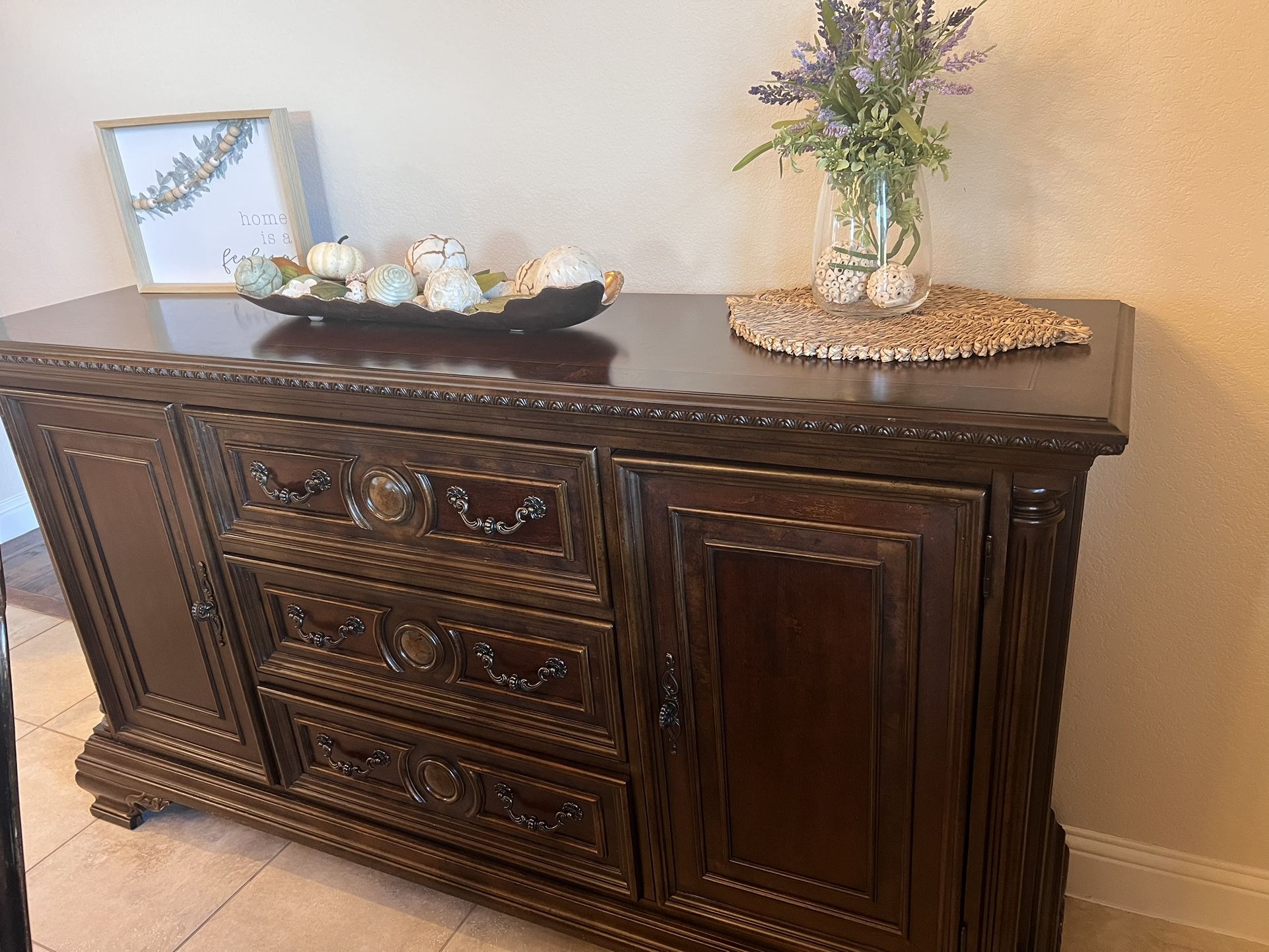 Price Reduced Today :Elegant Buffet /Sideboard ( Flexsteel industries)