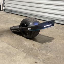 Onewheel Pint X “S” 400 miles with extra parts