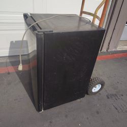 Frigidaire Mini Fridge 