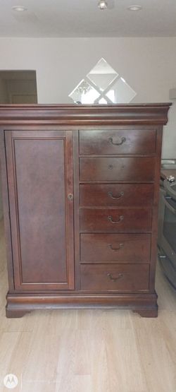 Drawer with mini closet