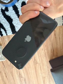 IPHONE SE UNLOCKED 64gGB - GREAT CONDITION