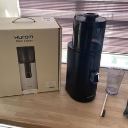 Hurom H400 Easy Clean Slow Juicer – Matte Black (Excellent Condition)
