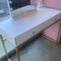 Vanity Set With Bluetooth Mirror 
