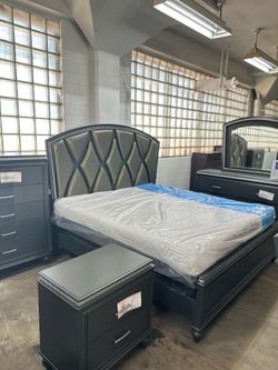 4 piece queen/king set dresser, bed frame, mirror, nightstand (brand new)