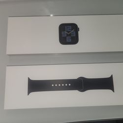 Apple Watch SE GPS 40mm Midnight Aluminum Case With Midnight Sport Band M/L 