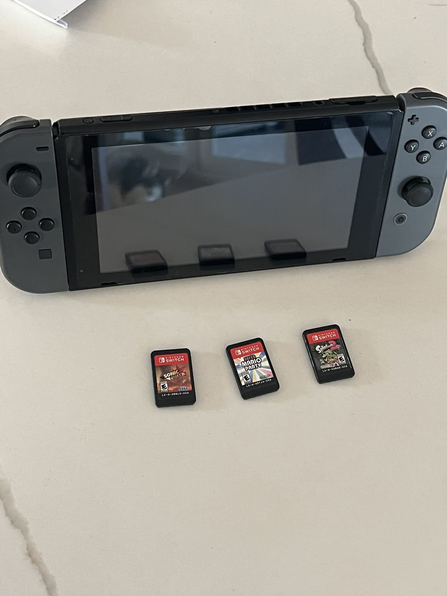 Nintendo Switch + 3 games