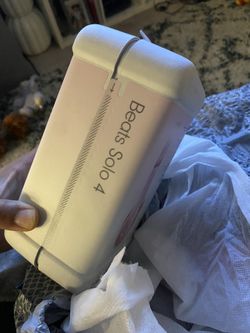 Beats Solo 4 Pink