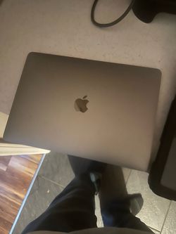 Apple Mac book and I pad combo