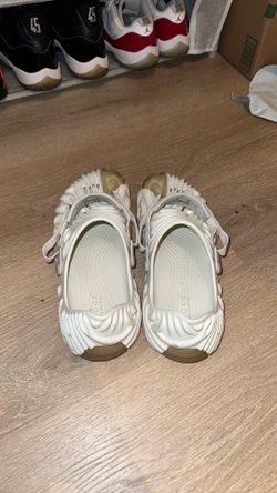 2022 - Salehe Bembury Crocs Butter (Friends & Family) - Men’s Size 10