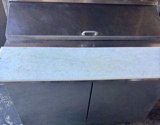 4 foot sandwich unit running cold