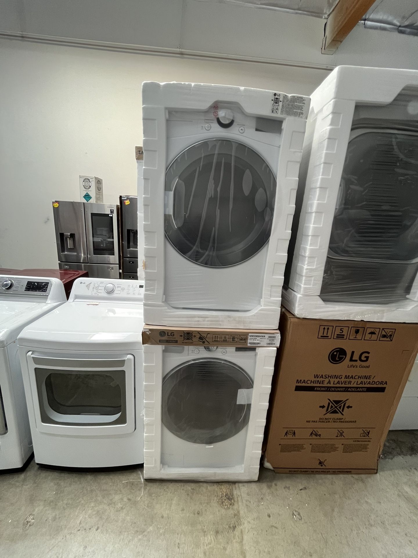 LG NEW WASHER AND 220 ELECTRIC DRYER SMART CONNECT