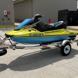 2024 Yamaha EX Deluxe Waverunner